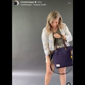 R Riveter Ada tote in Navy VGUC